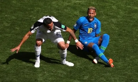 Cựu trọng tài FIFA: ‘Neymar diễn hơi sâu để kiếm penalty’