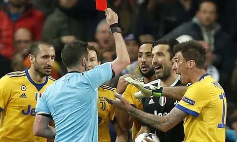 Cựu trọng tài Graham Poll: 'Thổi penalty cho Real là chính xác'