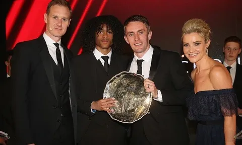 Tiểu "Gullit" giành giải thưởng xuất sắc nhất đội trẻ Man Utd