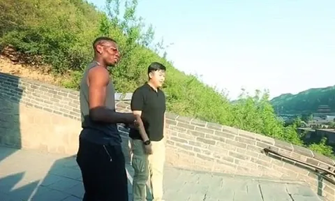 Chùm ảnh: Pogba thi thố tốc độ với fan ngay tại Vạn lý trường thành