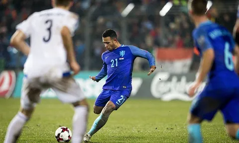 Đội hình 11 cầu thủ được gài điều khoản mua lại vào hợp đồng: Có Depay, Aké