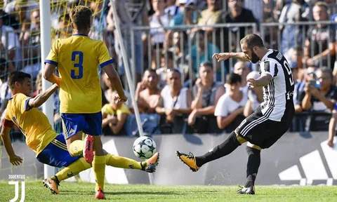 Juve đấu tập nhẹ nhàng cùng đội trẻ chờ ngày khai màn Serie A
