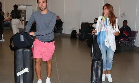 Bernardo Silva đầy "nữ tính" đến hội quân cùng Man City