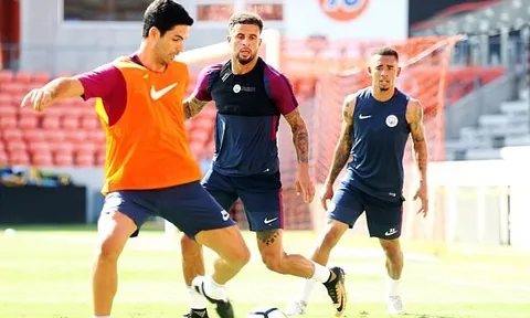 Kyle Walker tập cực hăng chờ derby Manchester đầu tiên