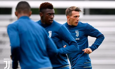 "Bom tấn" Bernardeschi tập luyện bữa đầu tiên cùng Juventus