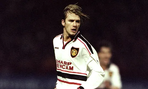 Chùm ảnh: Xếp hạng 22 mẫu áo sân khách từng được Man Utd sử dụng