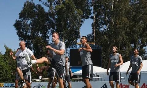 Dàn sao Man Utd tập luyện đầy thư thái trước đại chiến Real Madrid
