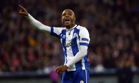 Southampton ra mắt áo đấu mới theo phong cách siêu anh hùng