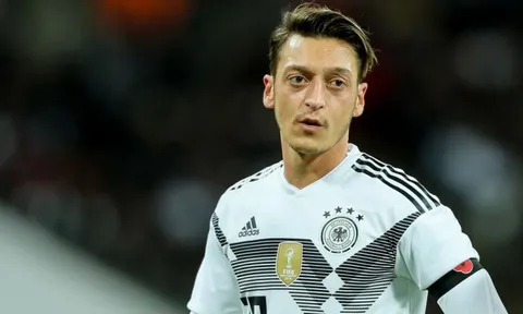 Vì sao Ozil bị 'tống' lên ghế dự bị trận Đức - Thụy Điển?