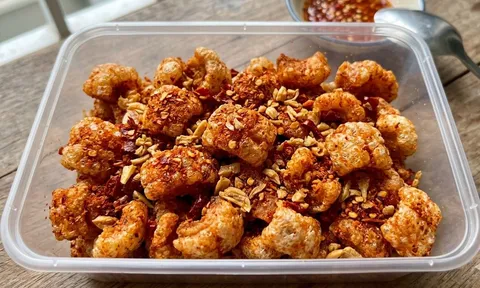 Da heo chiên giòn “lột xác”: 3kg nguyên liệu mới ra 1kg, giá 400.000 đồng/kg vẫn cháy hàng vì lý do bất ngờ