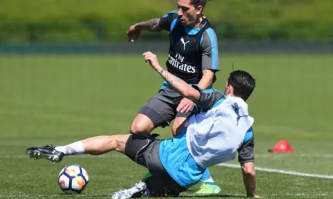 Đã hết mục tiêu, dàn sao Arsenal vẫn quyết tặng quà cho Wenger