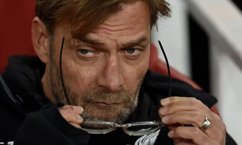 Đá ở Olimpico, từ tốn thôi Liverpool