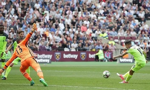 Đại thắng West Ham, Liverpool trút bỏ gánh nặng ngàn cân