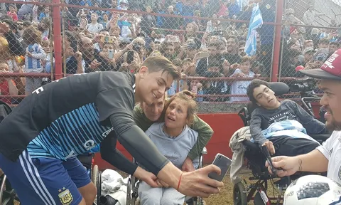 Dàn sao Argentina giao lưu cùng người hâm mộ