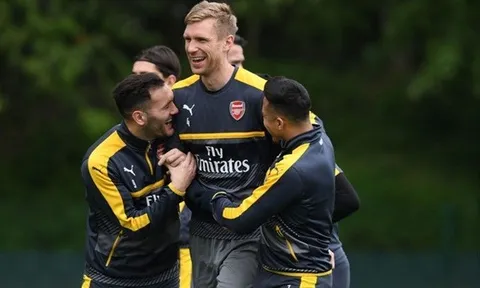 Dàn sao Arsenal đầy tinh nghịch trên sân tập trước trận gặp Stoke