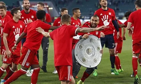 Dàn sao Bayern cực nhắng trong ngày nhận Đĩa bạc