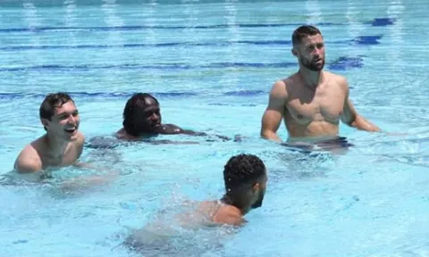 Dàn sao Chelsea xả trại sau màn hủy diệt Arsenal