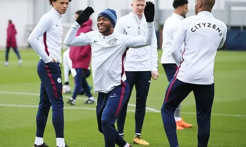 Dàn sao Man City thi nhau nô đùa trước trận derby