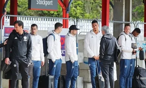 Dàn sao Man Utd hành quân đến London thiếu vắng Pogba