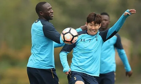 Dàn sao Tottenham lao vào tập luyện trước trận derby với Chelsea