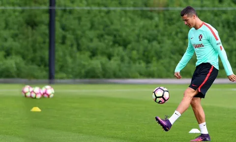 Đẳng cấp của Ronaldo trên sân tập
