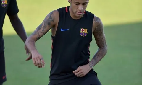 Đánh nhau xong, Neymar làm gì?