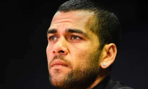 Dani Alves chấn thương, Brazil đối mặt cơn khủng hoảng như thế nào?