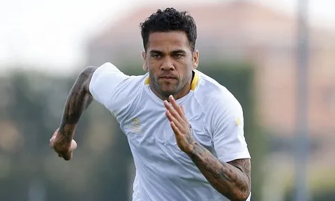 Dani Alves dốc sức, quyết loại đội bóng cũ