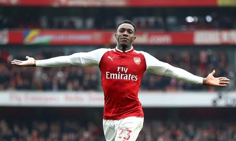 Danny Welbeck "lên đồng", Arsenal thắng nghẹt thở trên sân nhà