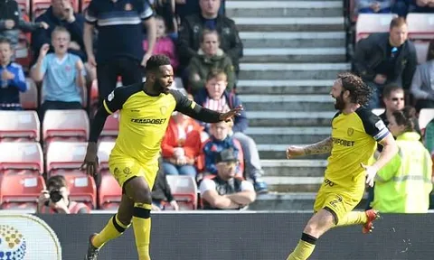 Darren Bent nhấn chìm Sunderland xuống giải hạng 3