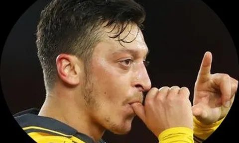 Dấu hiệu Mesut Oezil sẽ ở lại Arsenal