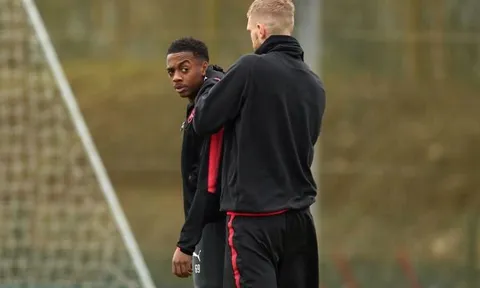 Đấu Newcastle, Arsenal trình làng tiền vệ trẻ