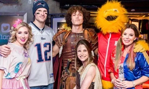 David Luiz hóa thân thành hiệp sĩ trong sinh nhật lần thứ 31