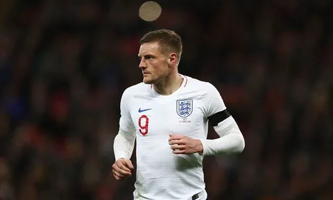 Vardy cay cú với công nghệ VAR