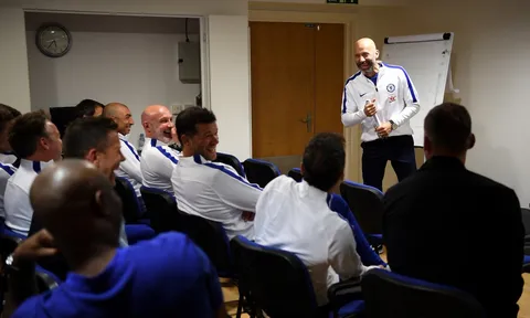Huyền thoại Chelsea 'ôn nghèo kể khổ' ngày tri ân Ray Wilkins