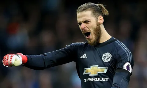 De Gea nói gì khi sánh ngang thành tích với Van der Sar?