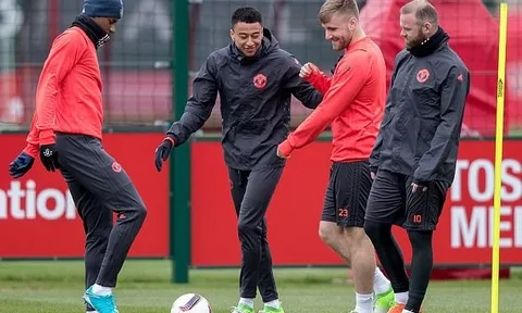 De Gea, Rooney xuất hiện trên sân tập trước giờ lên đường sang Bỉ