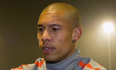 De Jong muốn mời bia hàn huyên với nạn nhân Xabi Alonso