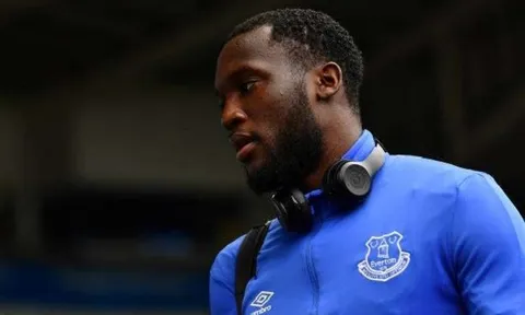 Để Lukaku rơi vào tay Man United, Chelsea bị NHM troll không thương tiếc