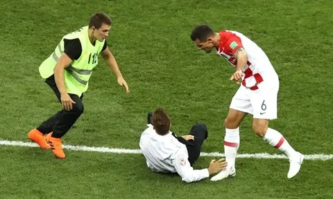Dejan Lovren giải thích hành động tự tay 'xử lý' Hooligan