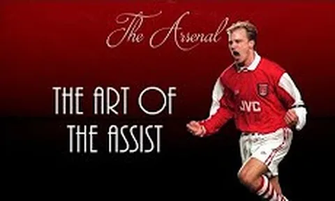 Dennis Bergkamp, người làm cho bóng đá trở nên thật giản đơn
