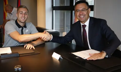 Deulofeu 'tươi rói' trong ngày trở lại Barcelona