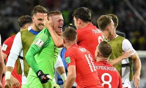 Pickford rơi lệ trong giây phút trở thành người hùng dân tộc