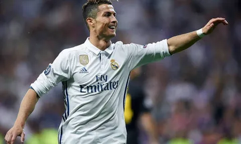 ĐHTB bán kết lượt đi Champions League: Ronaldo lu mờ tất cả