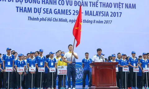 Chùm ảnh: Nghiêm trang, lung linh lễ xuất quân SEA Games 29 đoàn Thể thao TP.HCM