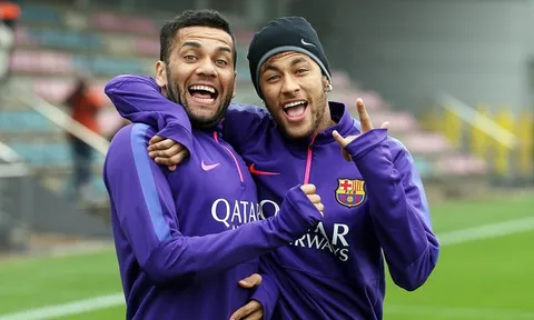 Điểm nóng đại chiến Juventus - Barcelona: Suarez tái ngộ "kẻ thù", Neymar đụng bạn thân