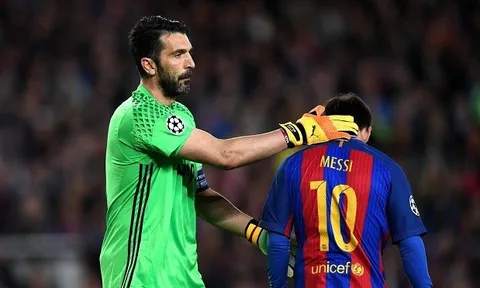 Điểm tin sáng 20/04: Bị loại, Barca vẫn hứng "gạch đá"; Mourinho úp mở tương lai Ibrahimovic