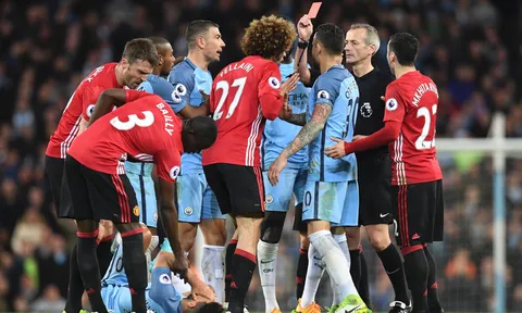 Điểm tin sáng 28/04: M.U nối dài chuỗi bất bại; Aguero hứng "gạch đá" từ Mourinho