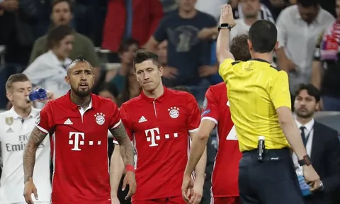 Điểm tin tối 19/04: Sao Bayern "hăm dọa" trọng tài, Lukaku muốn Chelsea và Man Utd