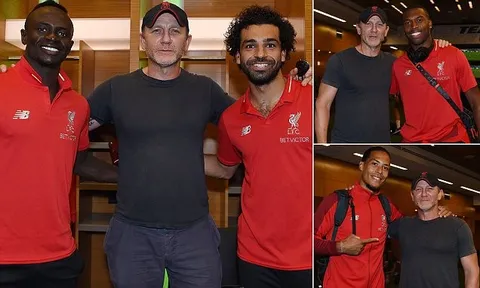 'Điệp viên 007' đột nhập phòng thay đồ Liverpool